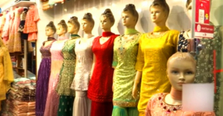 তরুণীদের মন কেড়েছে সারারা-গারারা পোশাক তরুণীদের মন কেড়েছে সারারা-গারারা পোশাক