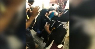 শবরীমালায় তৃতীয় নারীর প্রবেশ, উত্তাল কেরালা শবরীমালায় তৃতীয় নারীর প্রবেশ, উত্তাল কেরালা