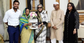 প্রধানমন্ত্রীকে বিয়ের দাওয়াত দিলেন সাব্বির