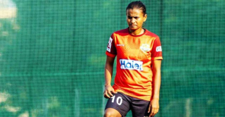 দেশে ফিরছেন সাবিনা