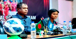 সম্মানজনক বেতনের আশ্বাস দিয়েছেন বাফুফে সভাপতি: সাবিনা সম্মানজনক বেতনের আশ্বাস দিয়েছেন বাফুফে সভাপতি: সাবিনা