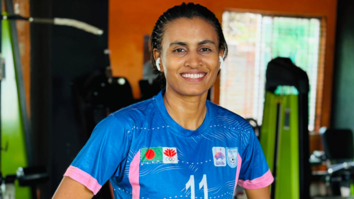 বাংলাদেশ নারী ফুটসাল দলের অধিনায়ক সাবিনা খাতুন। ছবি : সাবিনার অফিসিয়াল ফেসবুক পেজ