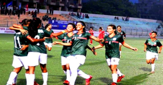 শেষ মুহূর্তের গোলে হতাশা নিয়ে মাঠ ছাড়ল সাবিনারা