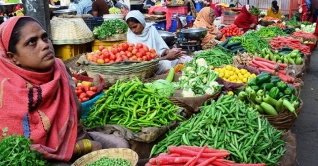 জেনে নিন আজকের বাজার দর