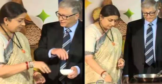 বিল গেটসকে খিচুড়ি রাঁধতে শেখালেন স্মৃতি ইরানি