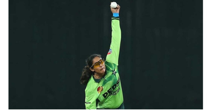 পাক স্পিনার সাদিয়া ইকবাল