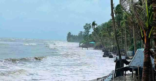 জোয়ারের পানিতে প্লাবিত সেন্টমার্টিন, আতঙ্কে দ্বীপবাসী জোয়ারের পানিতে প্লাবিত সেন্টমার্টিন, আতঙ্কে দ্বীপবাসী