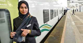 চলতি বছরই ট্রেন চালাবেন সৌদি নারীরা চলতি বছরই ট্রেন চালাবেন সৌদি নারীরা