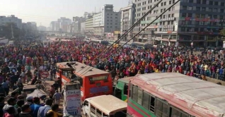 আজও শ্রমিক-পুলিশ সংঘর্ষ, সড়ক অবরোধের চেষ্টা