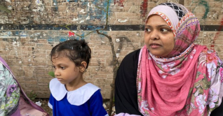 অসুস্থ হয়ে পড়ছে শিক্ষার্থীরা, অনলাইনে ক্লাস দাবি