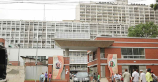 আজ থেকে নতুন সময়সূচিতে অফিস