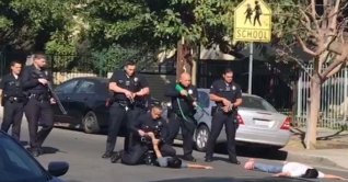 লস অ্যাঞ্জেলসে পুলিশের ‘ভুলে’ গান পয়েন্টে ভারতীয় ২ নারী লস অ্যাঞ্জেলসে পুলিশের ‘ভুলে’ গান পয়েন্টে ভারতীয় ২ নারী