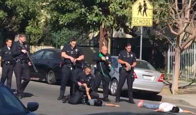 লস অ্যাঞ্জেলসে পুলিশের ‘ভুলে’ গান পয়েন্টে ভারতীয় ২ নারী