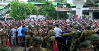 শাহবাগ অভিমুখে জনতার ঢল শাহবাগ অভিমুখে জনতার ঢল