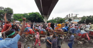 শাহবাগ অবরোধ করেছেন রিকশাচালকরা শাহবাগ অবরোধ করেছেন রিকশাচালকরা