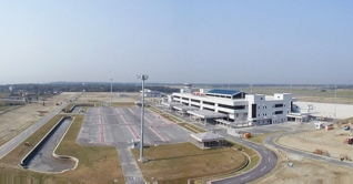 চট্টগ্রাম বিমানবন্দরে স্বাস্থ্যবিধি মেনে বিমান চলা শুরু