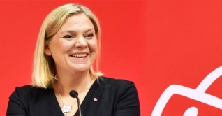 দায়িত্ব নেয়ার কয়েক ঘণ্টার মধ্যে সুইডেনের প্রধানমন্ত্রীর পদত্যাগ