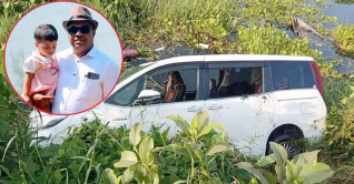 মাইক্রোবাস উল্টে প্রাণ গেল বাবা-মেয়ের, গুরুতর আহত মা