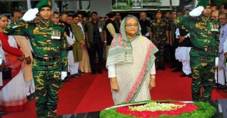 বঙ্গবন্ধুর প্রতিকৃতিতে প্রধানমন্ত্রীর শ্রদ্ধা বঙ্গবন্ধুর প্রতিকৃতিতে প্রধানমন্ত্রীর শ্রদ্ধা