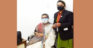 কোভিড টিকা নিলেন শেখ রেহানা কোভিড টিকা নিলেন শেখ রেহানা