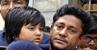 মেয়ের ওষুধ কিনতে গিয়ে হারিয়ে গেছে মা