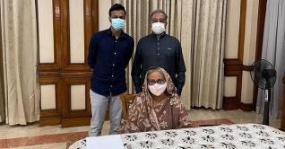 প্রধানমন্ত্রীর সঙ্গে সাক্ষাত করলেন সাকিব