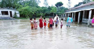 এখনো পানিবন্দি পৌনে ৬ লাখ শিক্ষার্থী এখনো পানিবন্দি পৌনে ৬ লাখ শিক্ষার্থী