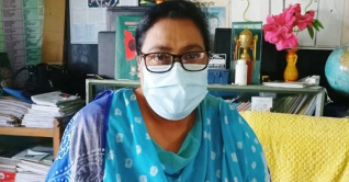 অভিভাবককে জুতাপেটা : সেই শিক্ষিকা বরখাস্ত