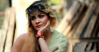 এপ্রিলে দেশে ফিরছেন নায়িকা সিমলা