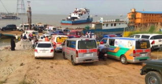 শিমুলিয়া ঘাটে পারের অপেক্ষায় দেড় শতাধিক গাড়ি