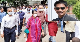 ৯ পুলিশের বিরুদ্ধে সিনহার বোনের মামলা