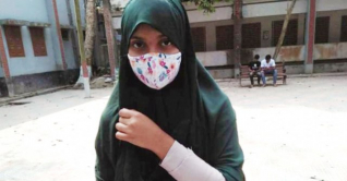 ছাত্রীকে পিটিয়ে হাত ভেঙে দিলেন প্রধান শিক্ষক