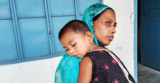 কুমিল্লার আশ্রয়কেন্দ্রে সংকট শিশুখাদ্য কুমিল্লার আশ্রয়কেন্দ্রে সংকট শিশুখাদ্য