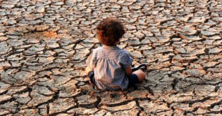 জলবায়ু পরিবর্তনের কারণে ‘অত্যন্ত উচ্চ ঝুঁকিতে’ ১০০ কোটি শিশু