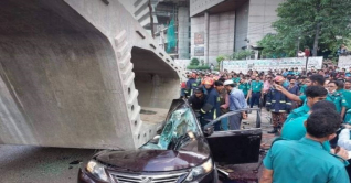 উত্তরায় প্রাইভেটকারে গার্ডার পড়ে শিশুসহ নিহত ৪