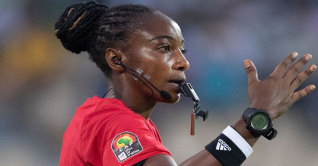 কাতার বিশ্বকাপে রেফারি থাকবেন এই নারী কাতার বিশ্বকাপে রেফারি থাকবেন এই নারী