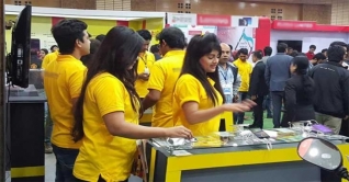 বিকালে বিআইসিসিতে স্মার্টফোন ও ট্যাব মেলার উদ্বোধন বিকালে বিআইসিসিতে স্মার্টফোন ও ট্যাব মেলার উদ্বোধন