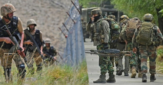 ফের কাশ্মীর সীমান্তে ভারত-পাকিস্তানের সেনাদের গোলাগুলি ফের কাশ্মীর সীমান্তে ভারত-পাকিস্তানের সেনাদের গোলাগুলি