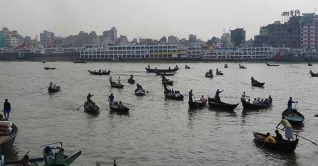 ঢাকার সদরঘাটে নৌকা ডুবে ৬ জন নিখোঁজ