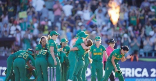 নারী টি-২০: প্রথমবারের মত ফাইনালে দ. আফ্রিকা