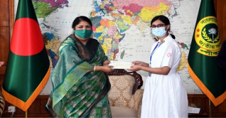 রচনা প্রতিযোগিতার পুরস্কার দিলেন স্পিকার