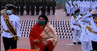 স্মৃতিসৌধ ও বঙ্গবন্ধুর প্রতিকৃতিতে স্পিকারের শ্রদ্ধা