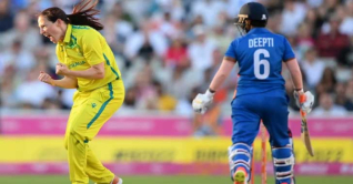 নারী দলকে ‘রাবিশ’ বলে তোপের মুখে আজহারউদ্দিন নারী দলকে ‘রাবিশ’ বলে তোপের মুখে আজহারউদ্দিন