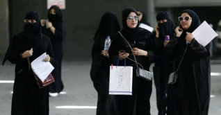 কর্মক্ষেত্রে নারী ও পুরুষের অধিকার সমান: সৌদি আরব কর্মক্ষেত্রে নারী ও পুরুষের অধিকার সমান: সৌদি আরব