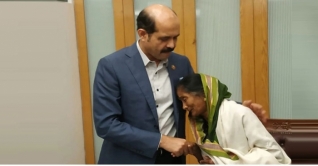 ২ লাখ টাকা পেয়ে কাঁদলেন কাঙ্গালিনী সুফিয়া