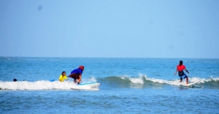 বঙ্গবন্ধু সার্ফিংয়ে মান্নান ও ফাতেমা সেরা