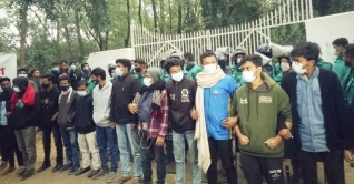 শাবি উপাচার্যের বাসভবন ঘেরাও শাবি উপাচার্যের বাসভবন ঘেরাও