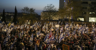 বিক্ষোভে উত্তাল ইসরায়েল, নেতানিয়াহুর পদত্যাগ দাবি