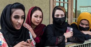 নারীদের বেতন কমিয়ে দিল তালেবান নারীদের বেতন কমিয়ে দিল তালেবান