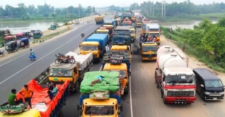 ঢাকা-টাঙ্গাইল মহাসড়‌কে ১৩ কি‌মি যানজট